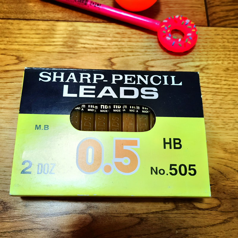 HB铅笔芯 黄凌形造型铅笔芯合，一管装12支60MM铅笔芯详情2