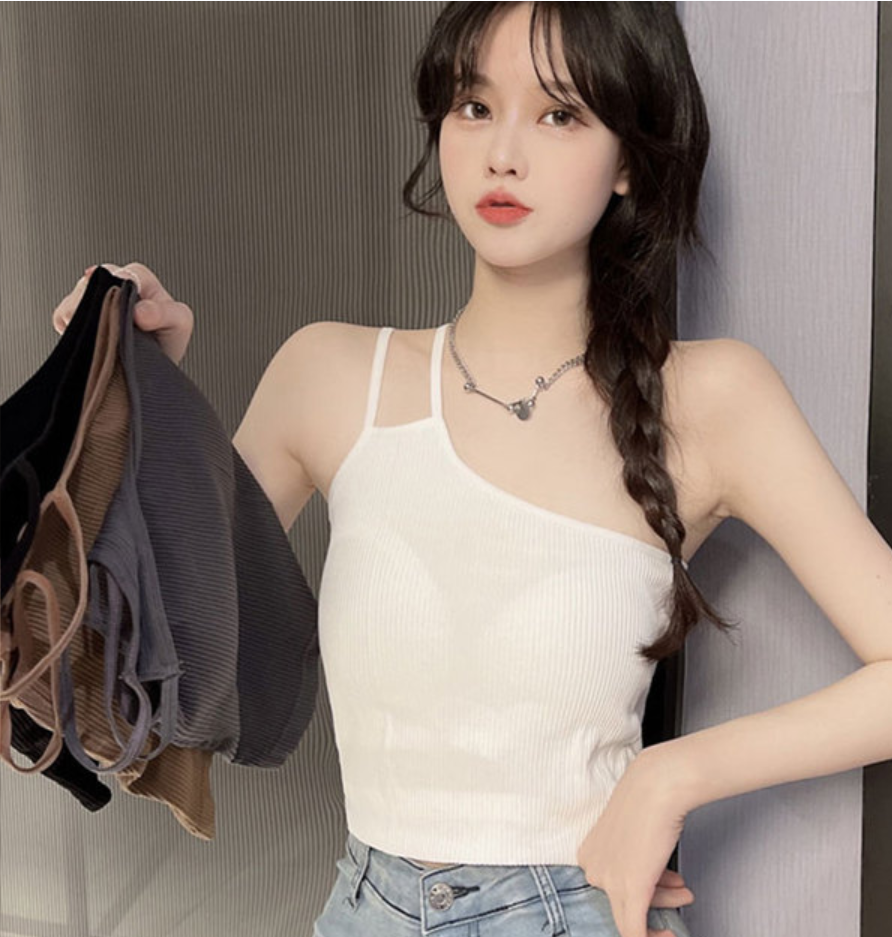 A off-the-shoulder mini halter top for women to wear as a summer base layer, with a beautiful back and sleeveless, sexy and unique, spicy knitted top details Picture