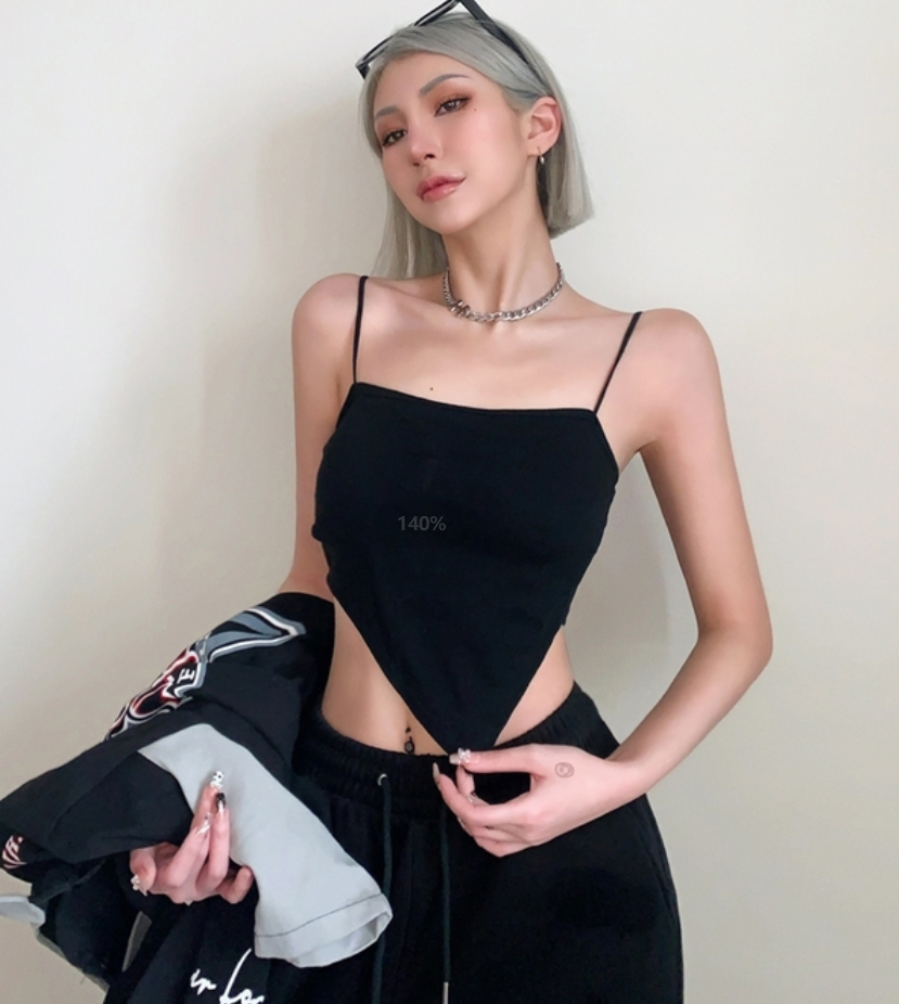 Summer 2022 Instagram Spice Girls wear irregular outerwear with breast pads thumbnail