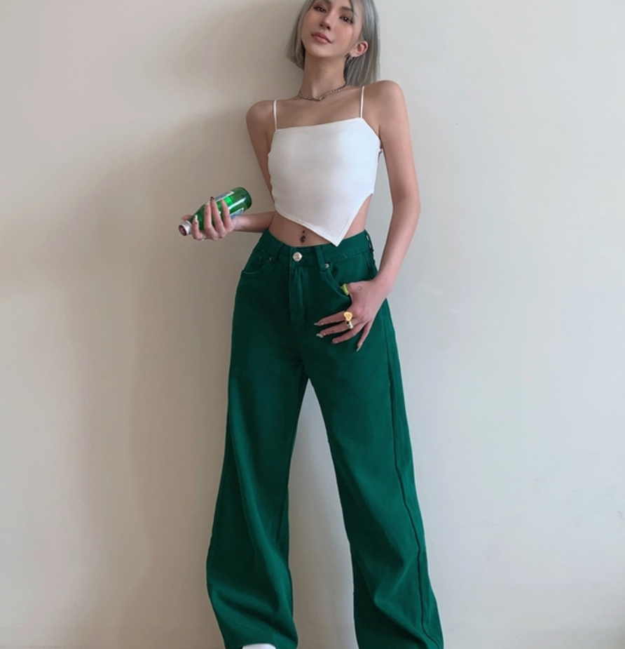In the summer of 2022, the trend of wearing a halter top as an inner layer with a chest pad and an irregular outer layer on Instagram is becoming popular Item Picture