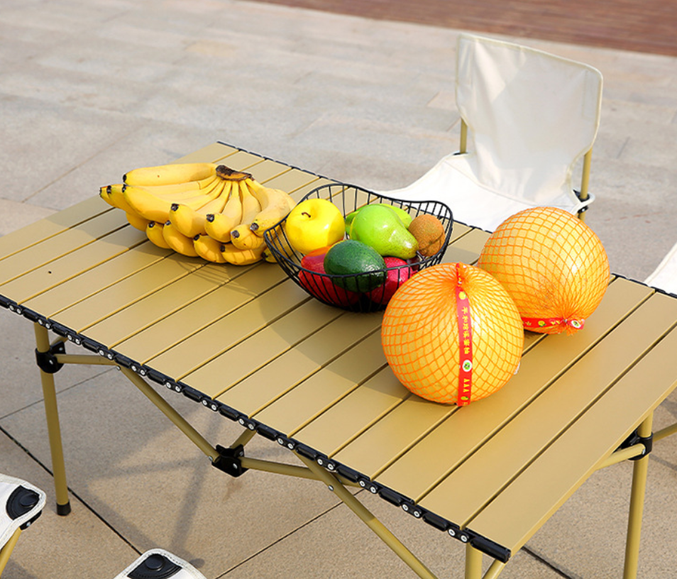 Outdoor folding table