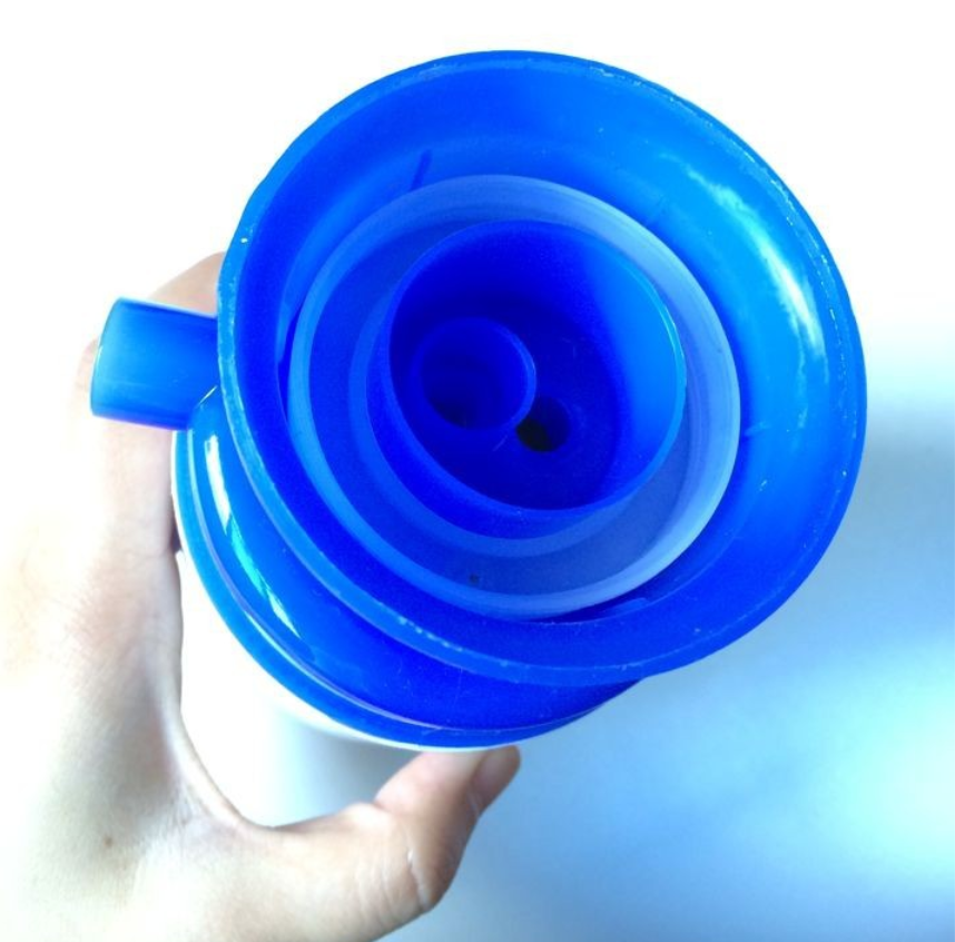 Convenient manual water presser