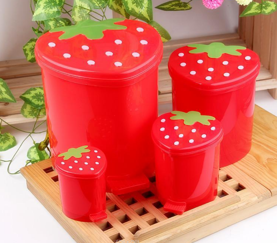 Creative plastic strawberry trash can