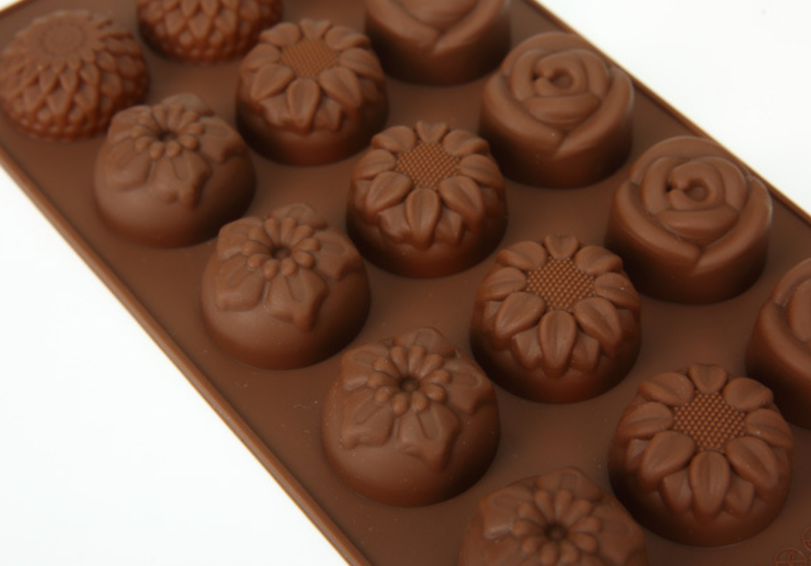 Creative 15 chocolate cake molds with 4 different flower shapes Specification drawing