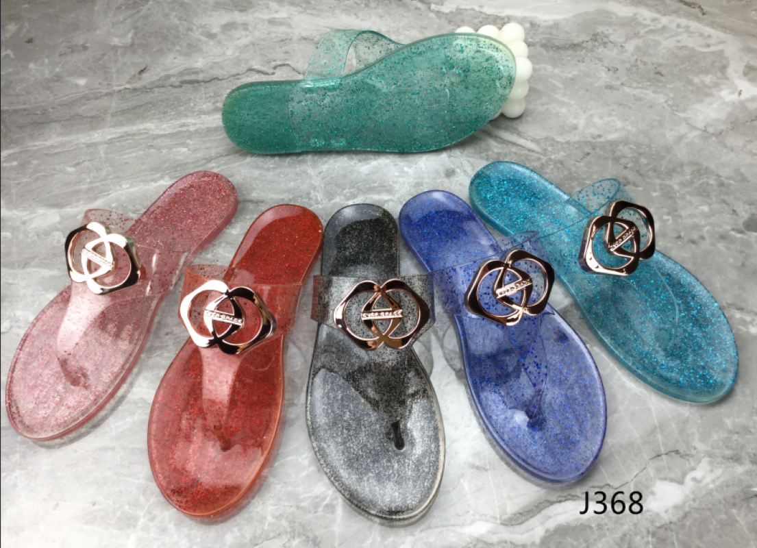 New slipper Ladies summer flip-flops PVC flat bottom European and American cross-border jelly cold slipper Glass slipper pinching cold slipper