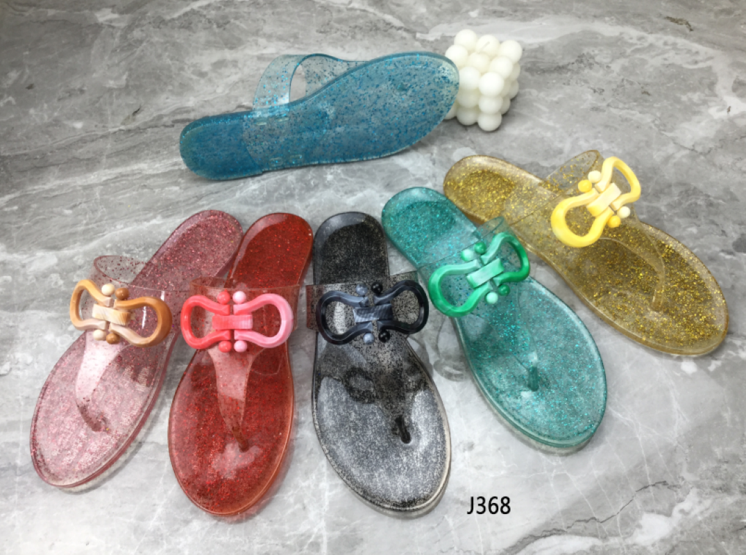 New slipper Ladies summer flip-flops PVC flat bottom European and American cross-border jelly cool slipper Crystal slipper clamp cool slipper