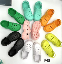 Crocs men and women with the same style of summer EVA anti-slip deodorant wear pair of head sandals beach shoes