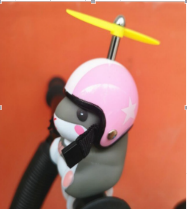 网红仓鼠车载摩托车电动车摆件黄鸭装饰品头盔竹蜻蜓破风鸭公仔 详情3