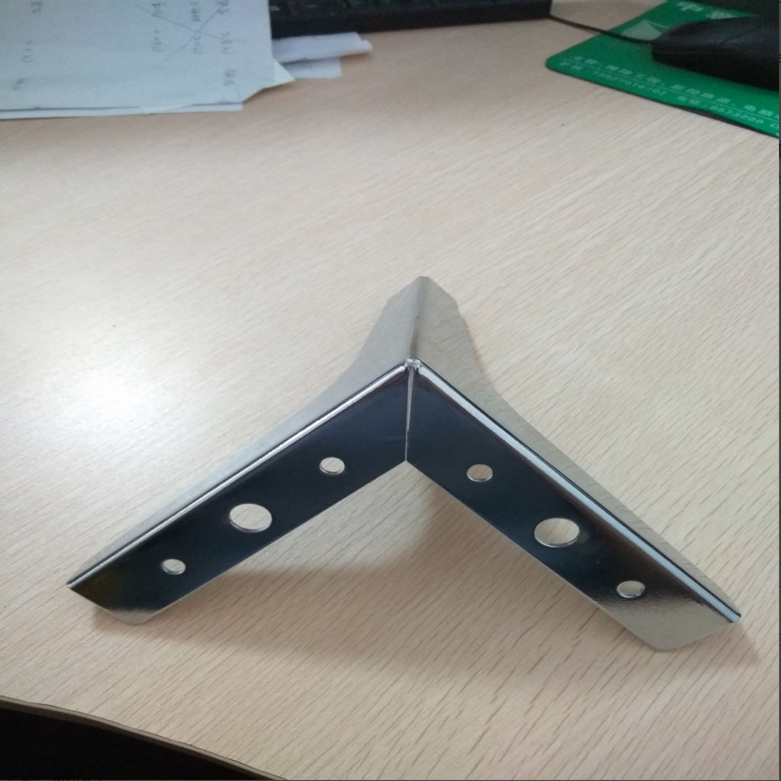 Specializing in the production of iron sofa feet three feet iron cabinet feet TV cabinet feet new sofa feet