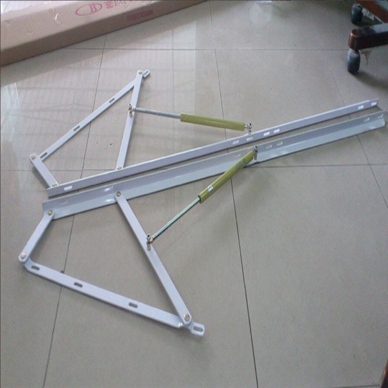 A large supply of pneumatic rod, steam brace, rib bed frame air brace, support rod