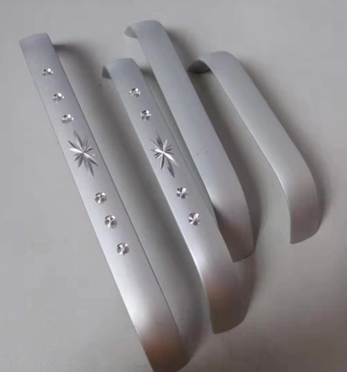 Manufacturers direct sales solid low luxury simple cabinet door cabinet furniture bend handle