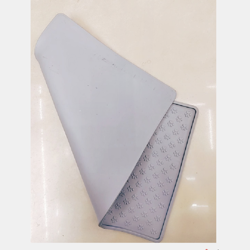 Pet rectangular footprint Soft glue pet mat waterproof and dirty pet placemat Application Scenario