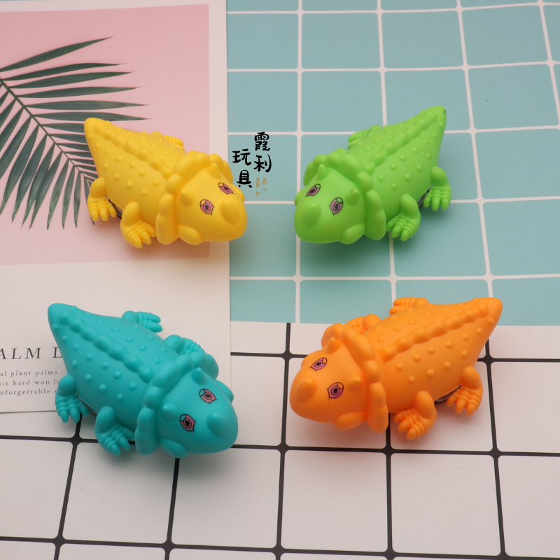 哪吒/多功能小风扇/儿童玩具/小喇叭饰品/鲁班大飞鸟白底实物图