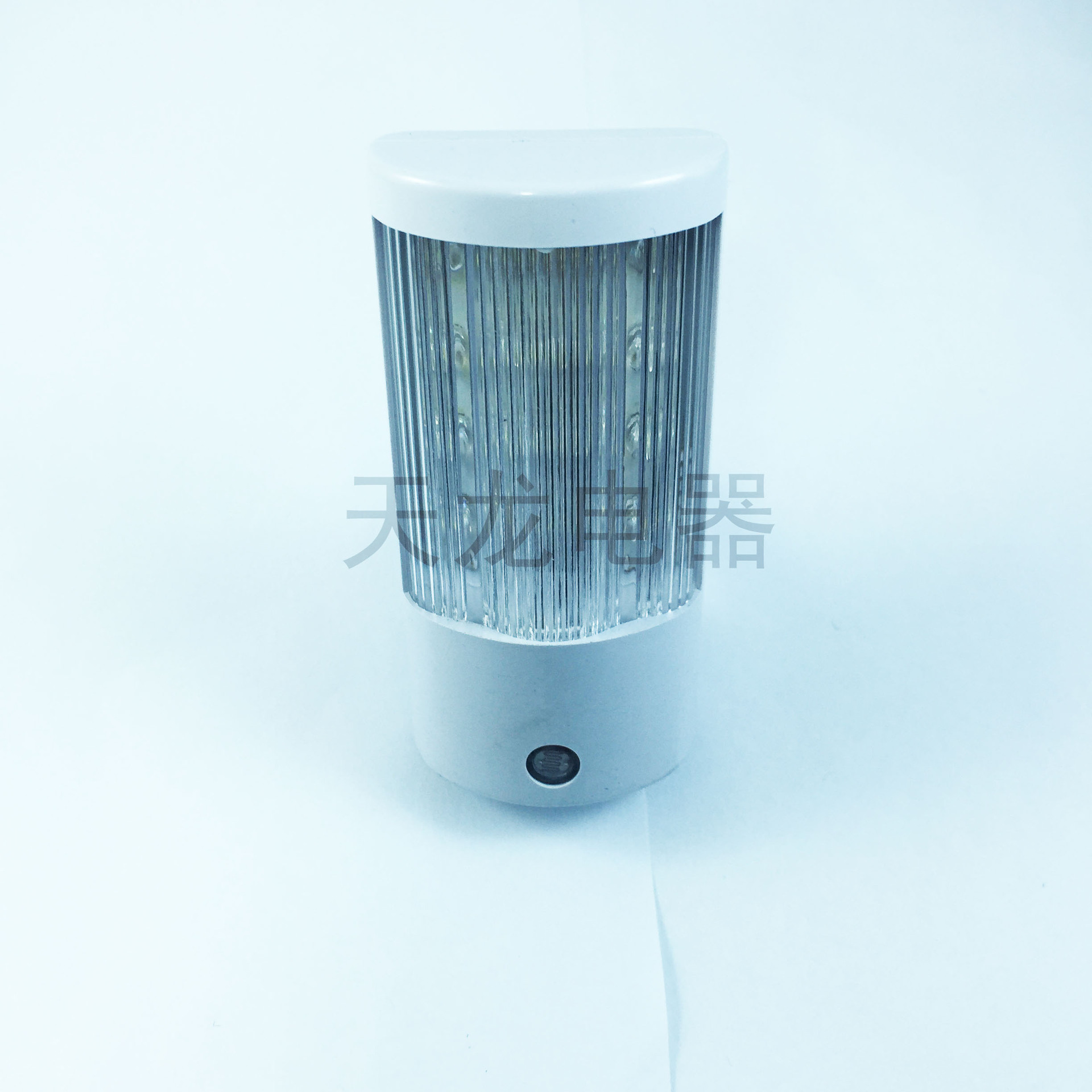 The 1076 light-controlled night light with a transparent cover automatically turns on when it gets dark and off when it gets light Specification image