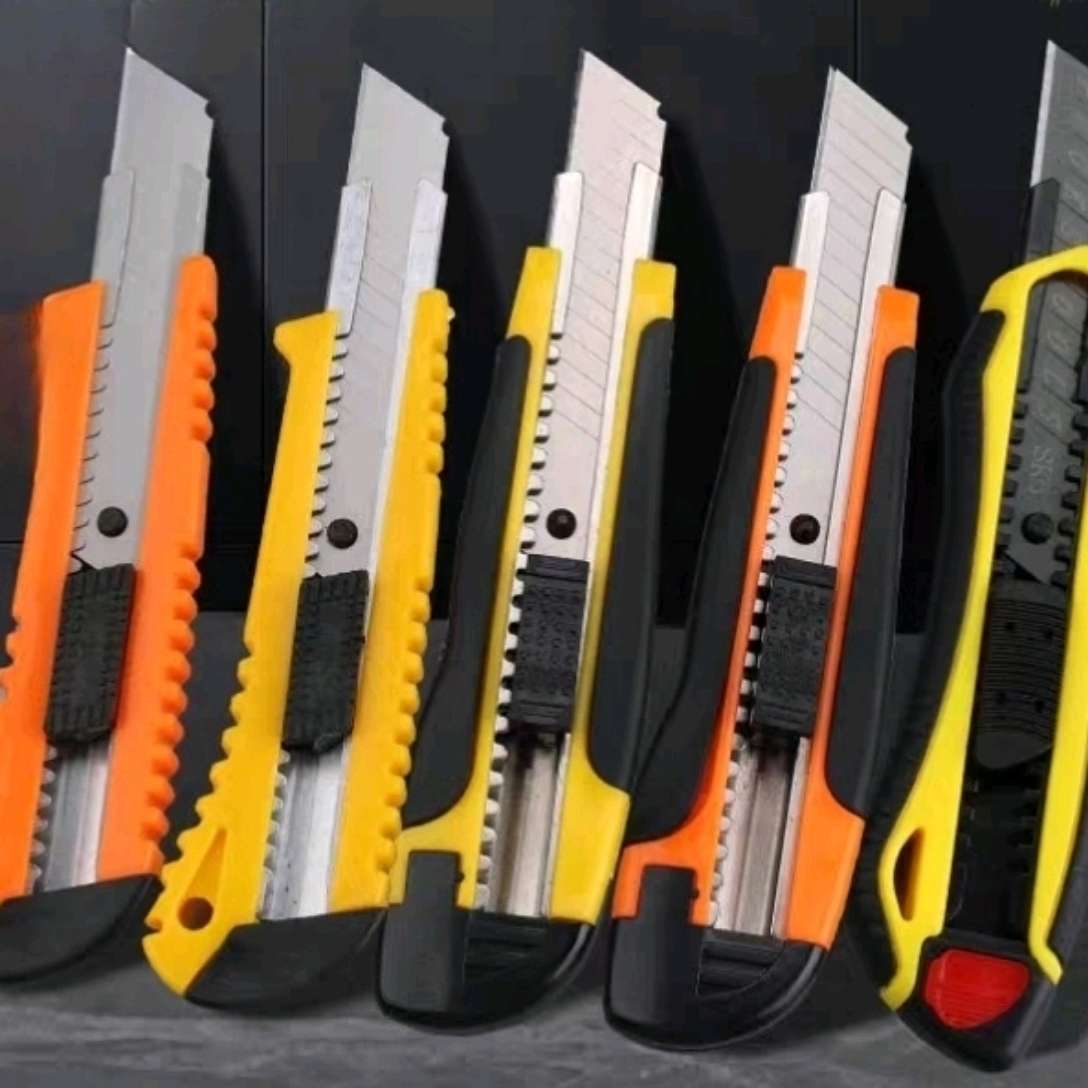包胶美工刀重型加厚不锈钢刀片工业家用多功能工具刀子壁纸刀详情图3