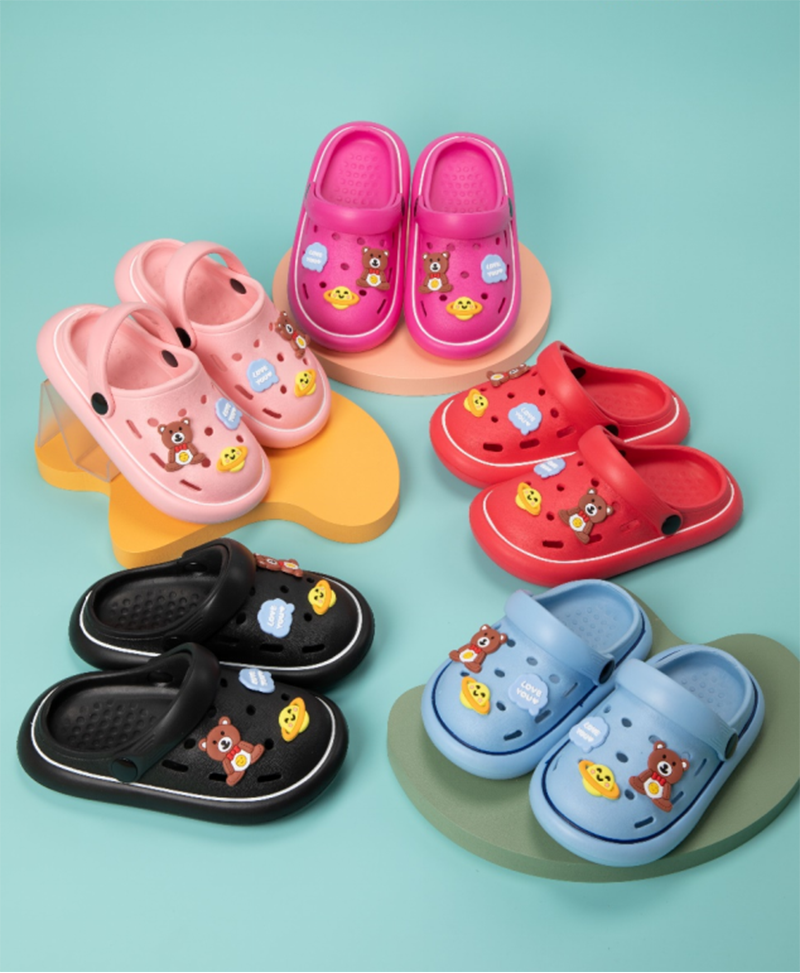 New summer crocs for foreign trade, children's soft-soled casual flip-flops, girls' beach shoes Application Scenario