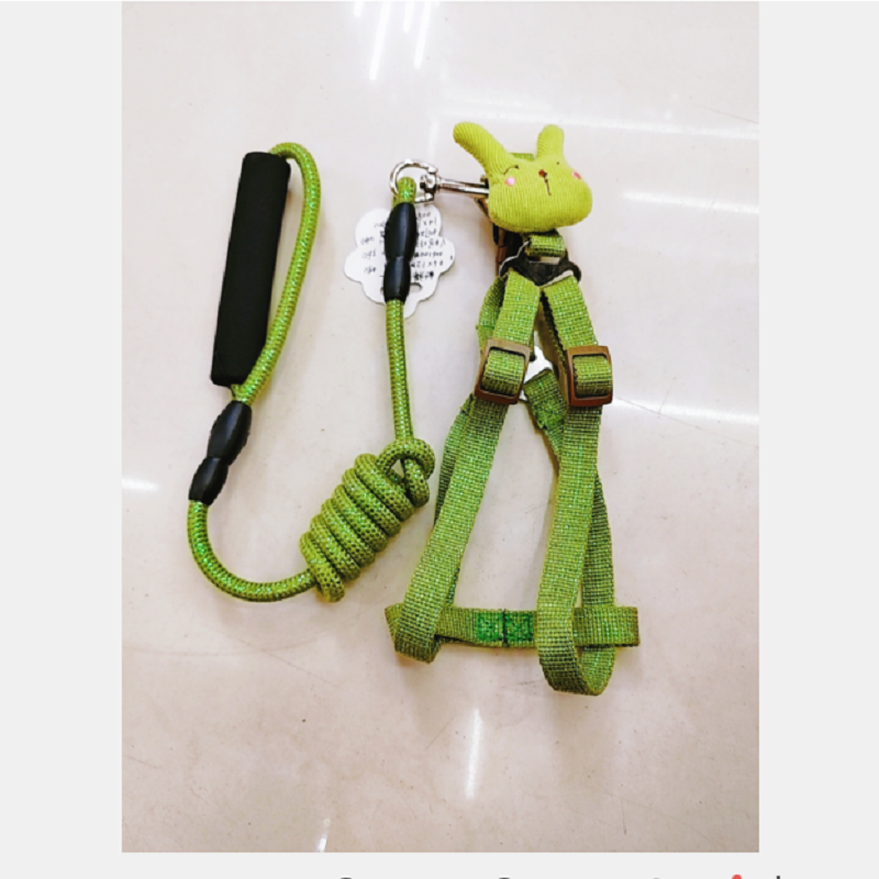 The pet leash has a diameter of 0.6cm, featuring a colorful cotton silk cartoon bow accessory. It is a pet leash with a chest and back strap for cats and dogs Application Scenario