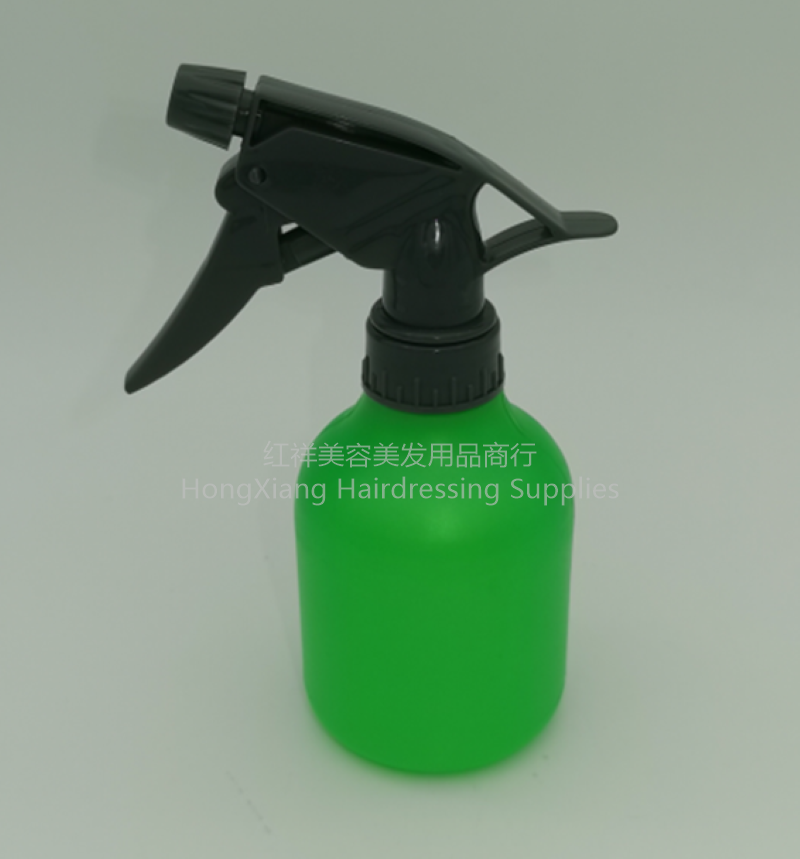 回答：外贸喷水壶/园艺浇花/家用喷雾瓶/塑料洒水壶/理发店用/手压式喷壶/批发喷壶细节图