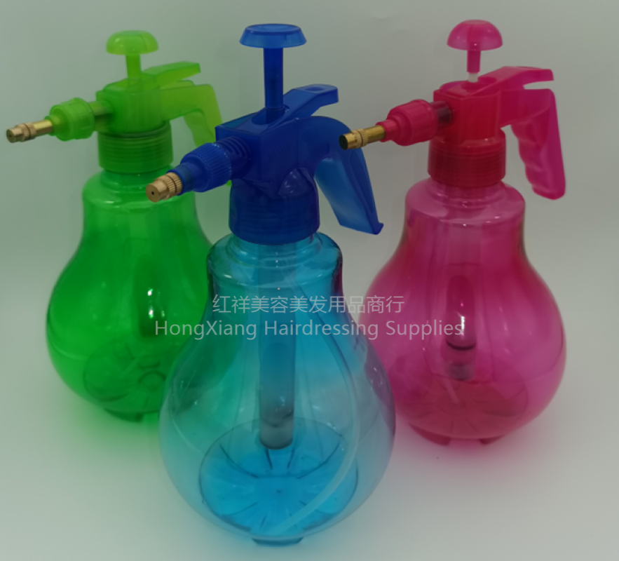 回答：透明喷壶/压力家庭/园艺通用/淋花浇水/小型家用/种花工具/气压式白底实物图