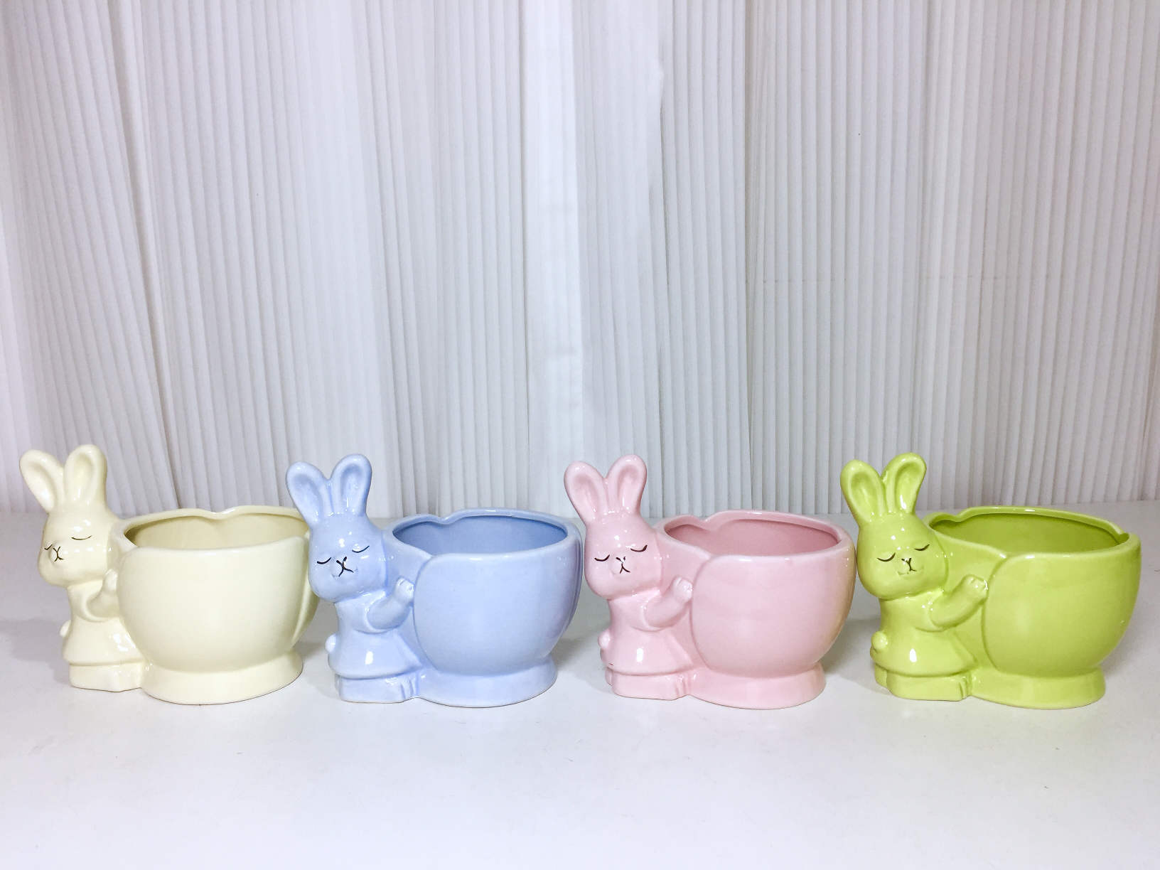 The new flowerpot of Little Rabbit