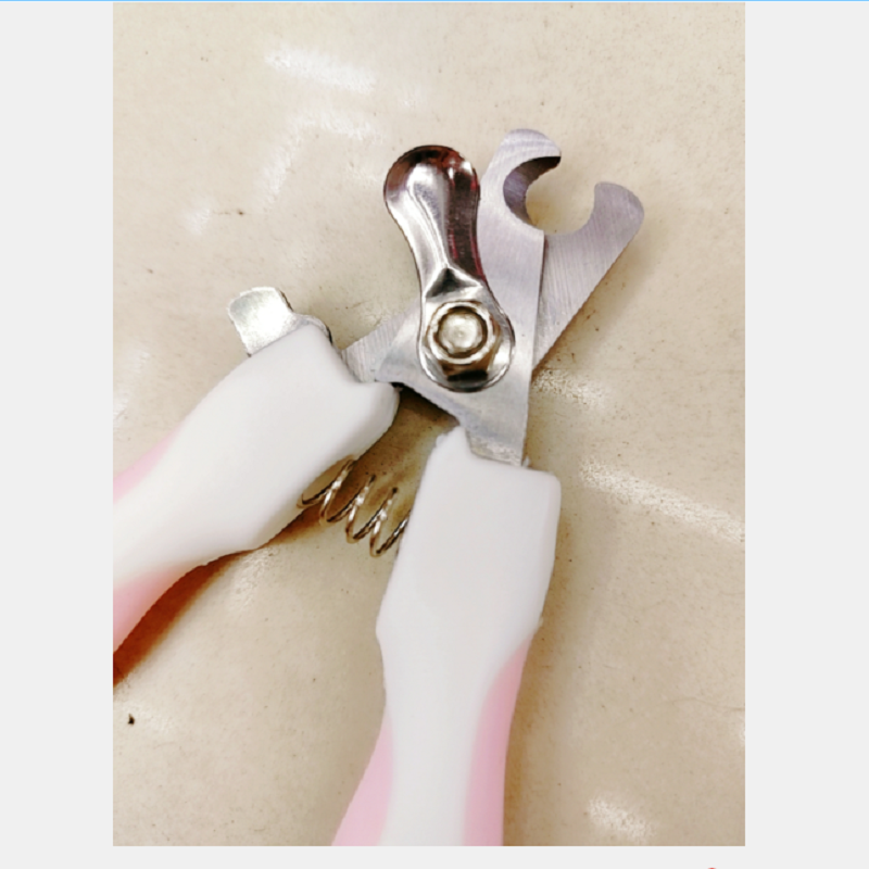 Pet cleaning and grooming tools - pet nail pliers Application Scenario