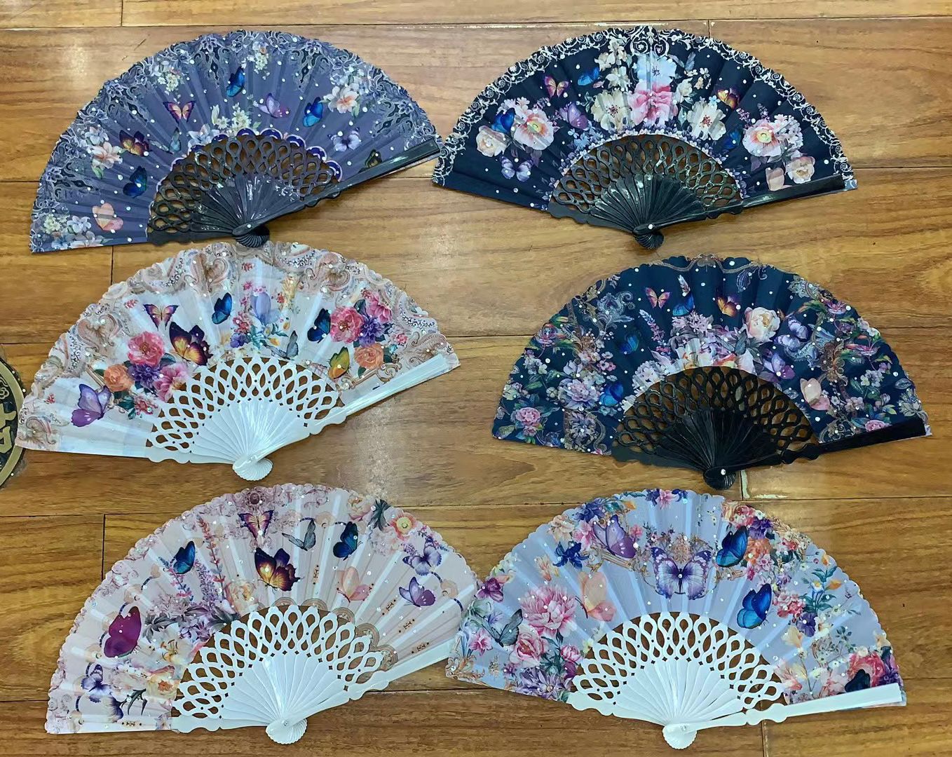 国潮风蝴蝶工艺扇，扇面印花，扇骨镂空，扇面6色混，扇骨2色