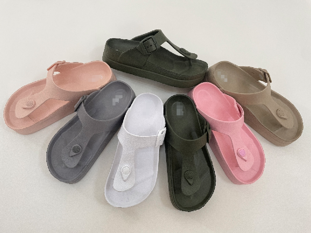 The new thick-soled slippers for foreign trade are suitable for summer outerwear. They are comfortable, durable, simple and elegant for the beach. They are perfect for women