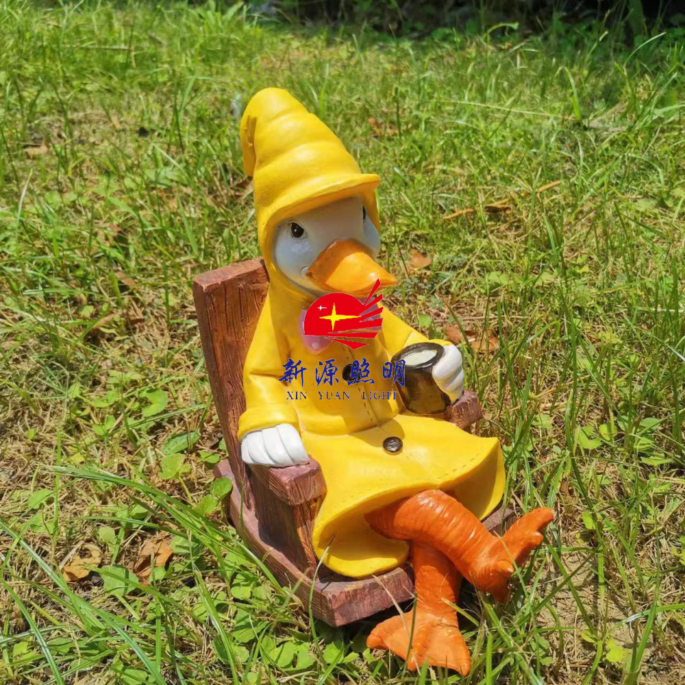 American-style country duck figurines, realistic cartoon animal resin outdoor courtyard garden decoration and gardening landscape display American-style country duck figurines, realistic cartoon animal resin outdoor courtyard garden decoration and gardening landscape display