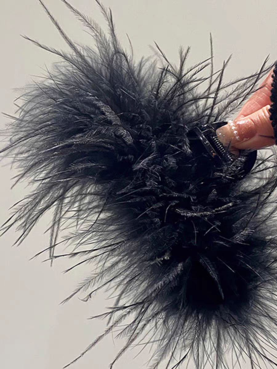 Super fairy clip headwear, shark clip, ins style feather claw clip, high-end ostrich hair clip, back of the head shark clip Application Scenario