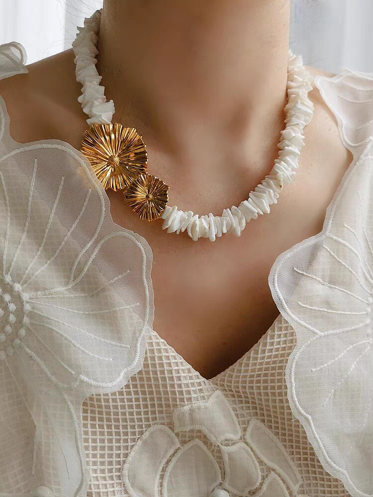 欧美小众轻奢设计款不规则天然贝壳雏菊项链高级感花朵镀金锁骨链 原创重工手作详情图2