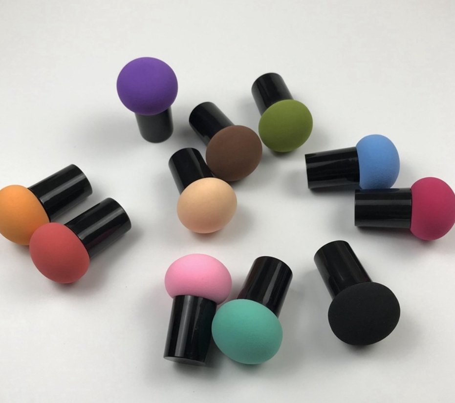 Wholesale mushroom powder puff with handle, makeup sponge foundation, mushroom head seal powder puff, beauty egg makeup tools Application Scenario