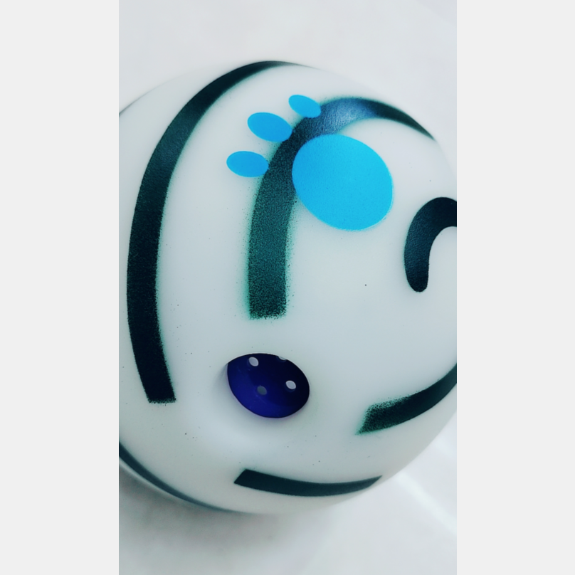 Pet toy ball: Dog teething, interactive, biting, boring, glow-in-the-dark, sound-emitting ball toy Application Scenario