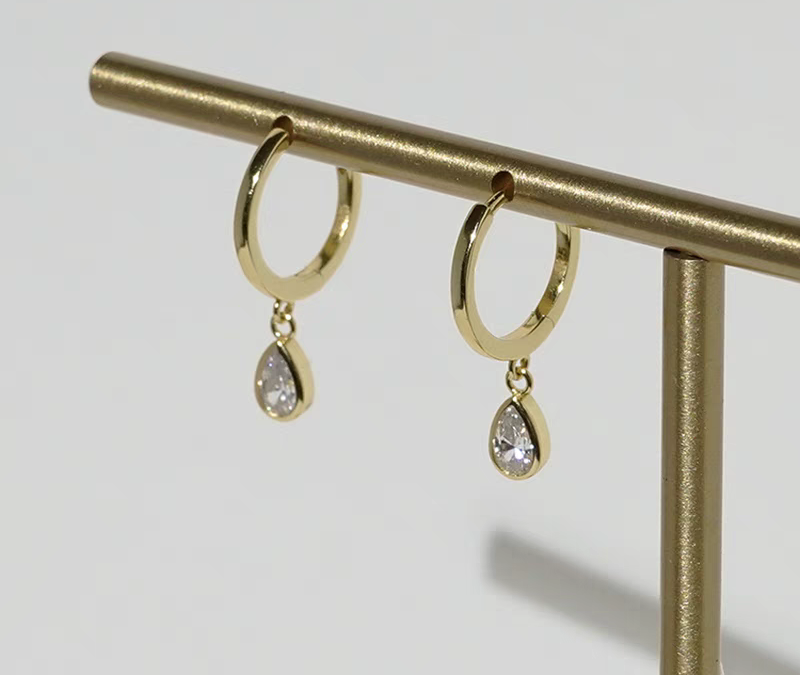 简单大方小水滴耳环女小众设计感高级耳扣气质简约耳坠2024新款爆款耳饰潮流饰品