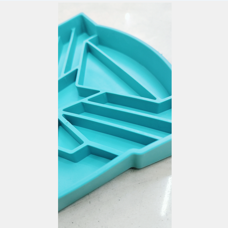 Pet Slow Food Bowl Transformers Slow Food Bowl suitable for both cats and dogs Application Scenario