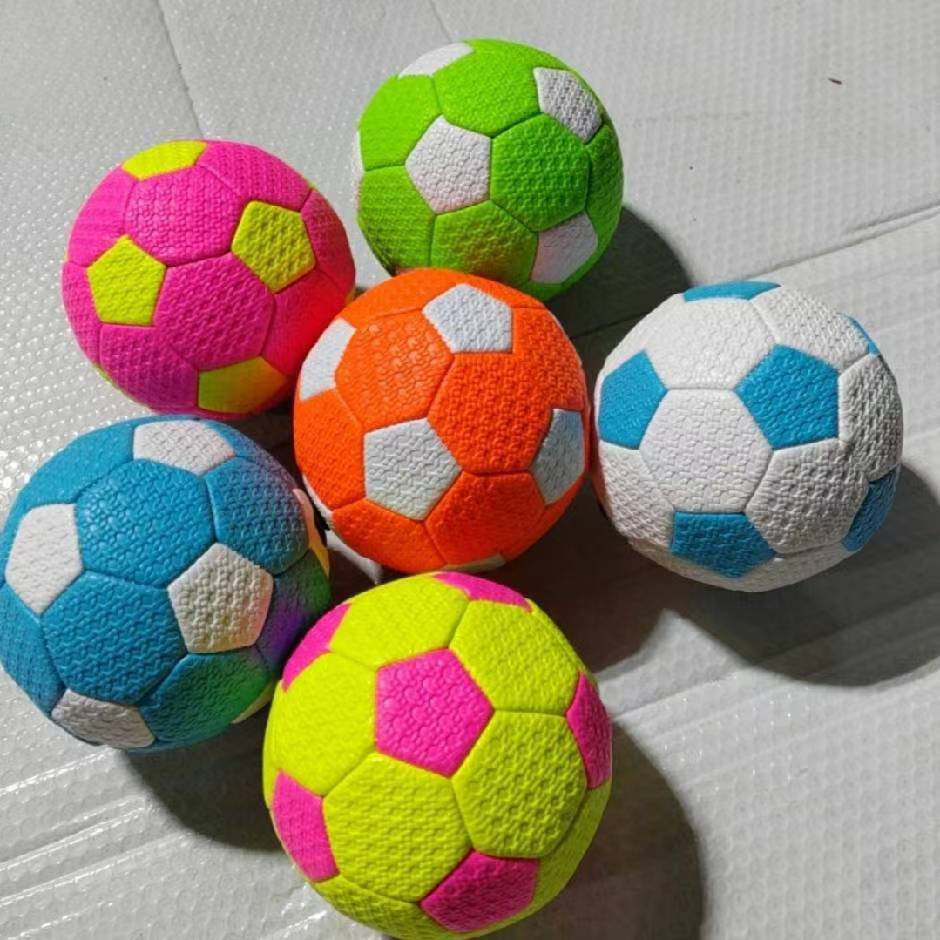 足球，玩具球产品图