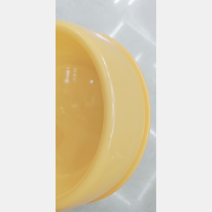 Pet supplies: plastic food bowls, dog bowls, cat bowls, tableware, small round bowls Application Scenario