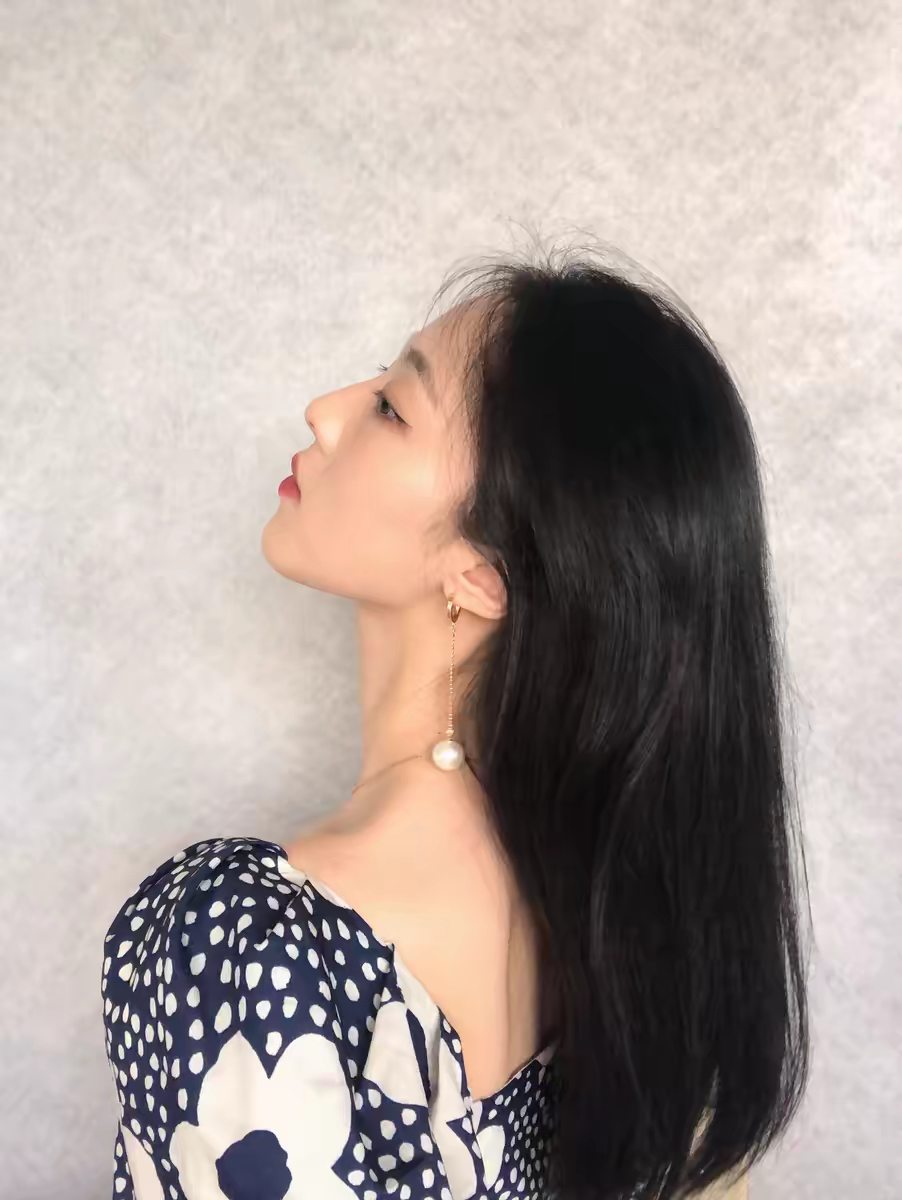 珍珠耳环耳饰 精致饰品 女士时尚耳钉 独特设计优雅耳饰 珍珠点缀耳环饰品白底实物图