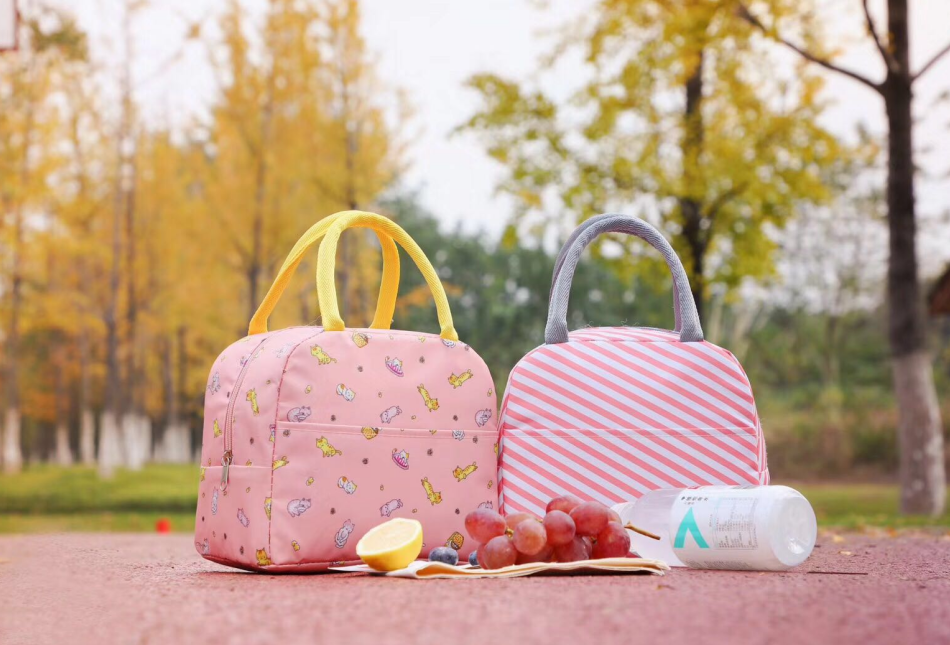 G33-1308 Circular striped insulated bag with handle, portable insulated bag, minimalist style insulated bag Specification image
