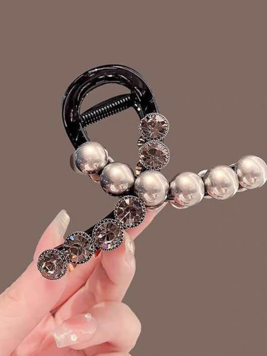 The light luxury style, the grey shark clip with sparkling diamonds, the exquisite and simple gripper at the back of the head, the elegant updo hair accessory and hairpin Specification image