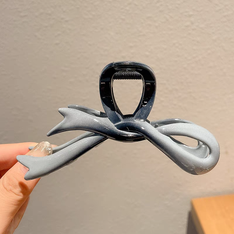 High-end style, large hairpin, women's 2024 new style, back head headpiece, updo, shark clip, hair clip, summer high-end style, large hairpin, women's 2024 new style, back head headpiece, updo, shark clip, hair clip Application Scenario