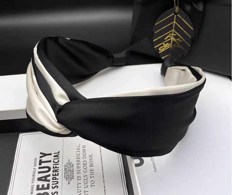 High top hairpin and headband for women 2023, a new trendy outerwear headband, fashionable wide edge hair pressing and face washing headband detail image 7