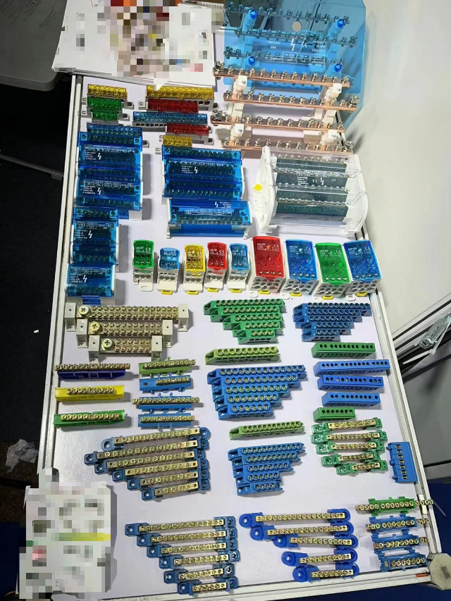 零地线排 火线纯铜端子排 接线端子配电箱电线连接排接线端头白底实物图