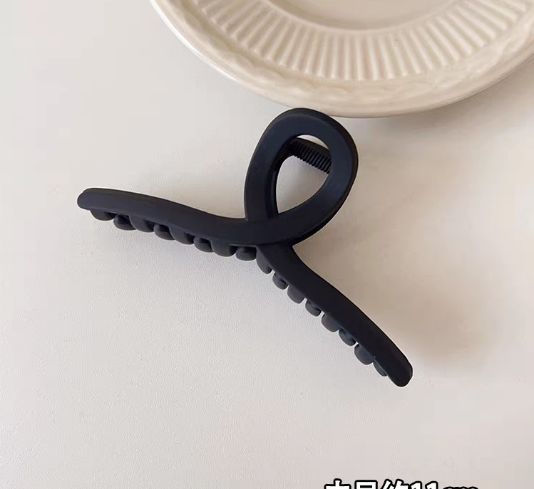Simple matte hairpin, high-end hairpin, large fashionable shark clip headwear for women at the back of the head, ins style detail image 3
