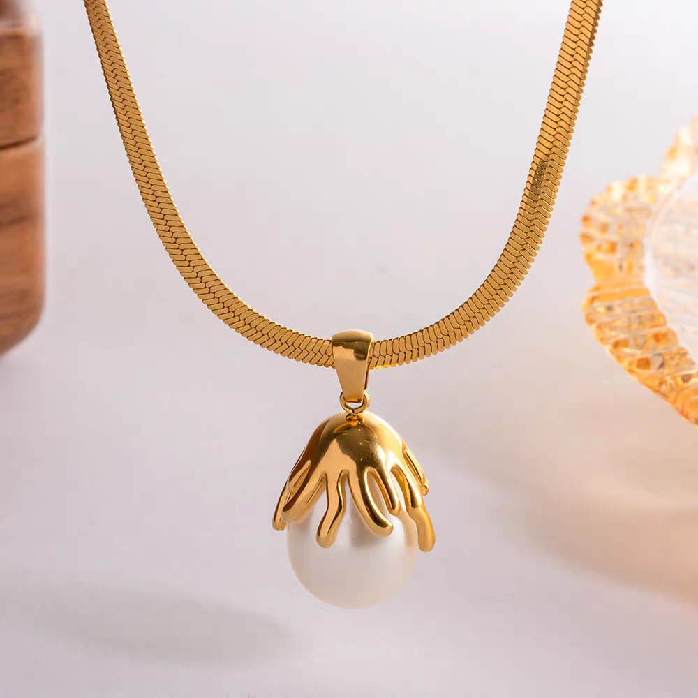 Necklace Application Scenario