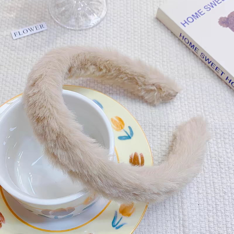 Autumn and winter plush high top hair band 2023 New style, holiday Internet celebrity anti-slip hair clip for washing face, hair braid detail image 7