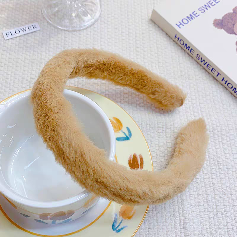 Autumn and winter plush high top hair band 2023 New style, holiday Internet celebrity anti-slip hair clip for washing face, hair braid detail image 4