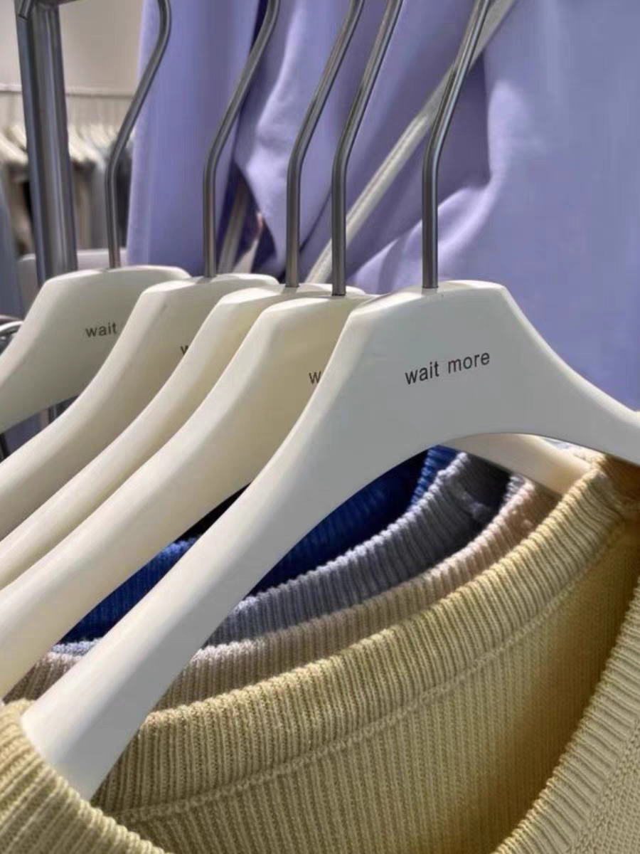 服装店奶白色女装衣架榉木米白衣挂ins网红衣撑高档防滑裤夹定制 亮光细节图