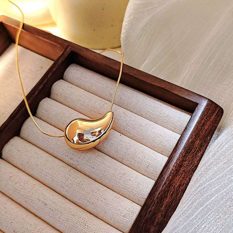 Pure silver pearl necklace for women, short, noble and elegant accessory, simple and fashionable collarbone chain, pearl accessory, gift, fine product, Mengfeini 002 Application Scenario