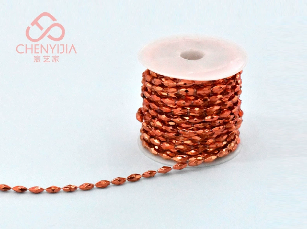 Diamond-shaped plastic string beads come in various colors and packages, with irregular shapes and decorative string beads Specification image