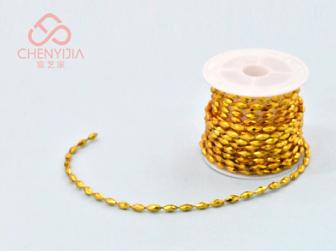 Diamond-shaped plastic string beads come in various colors and packages, with irregular shapes and decorative string beads details Picture